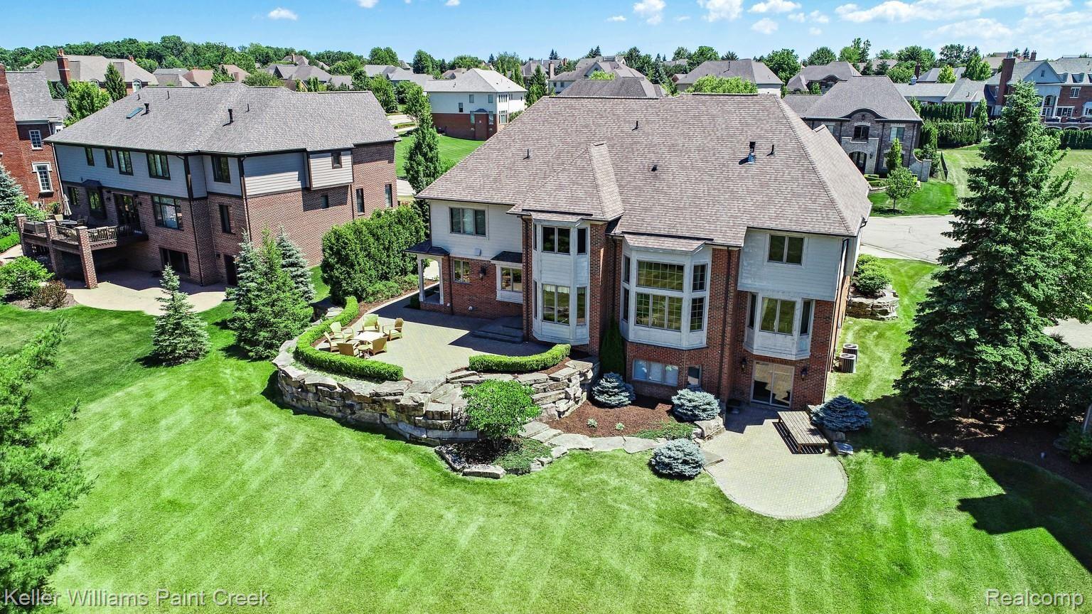 2926 Croftshire Court Rochester, MI 48306 - Photo 65 of 72 DJI_0125.jpg