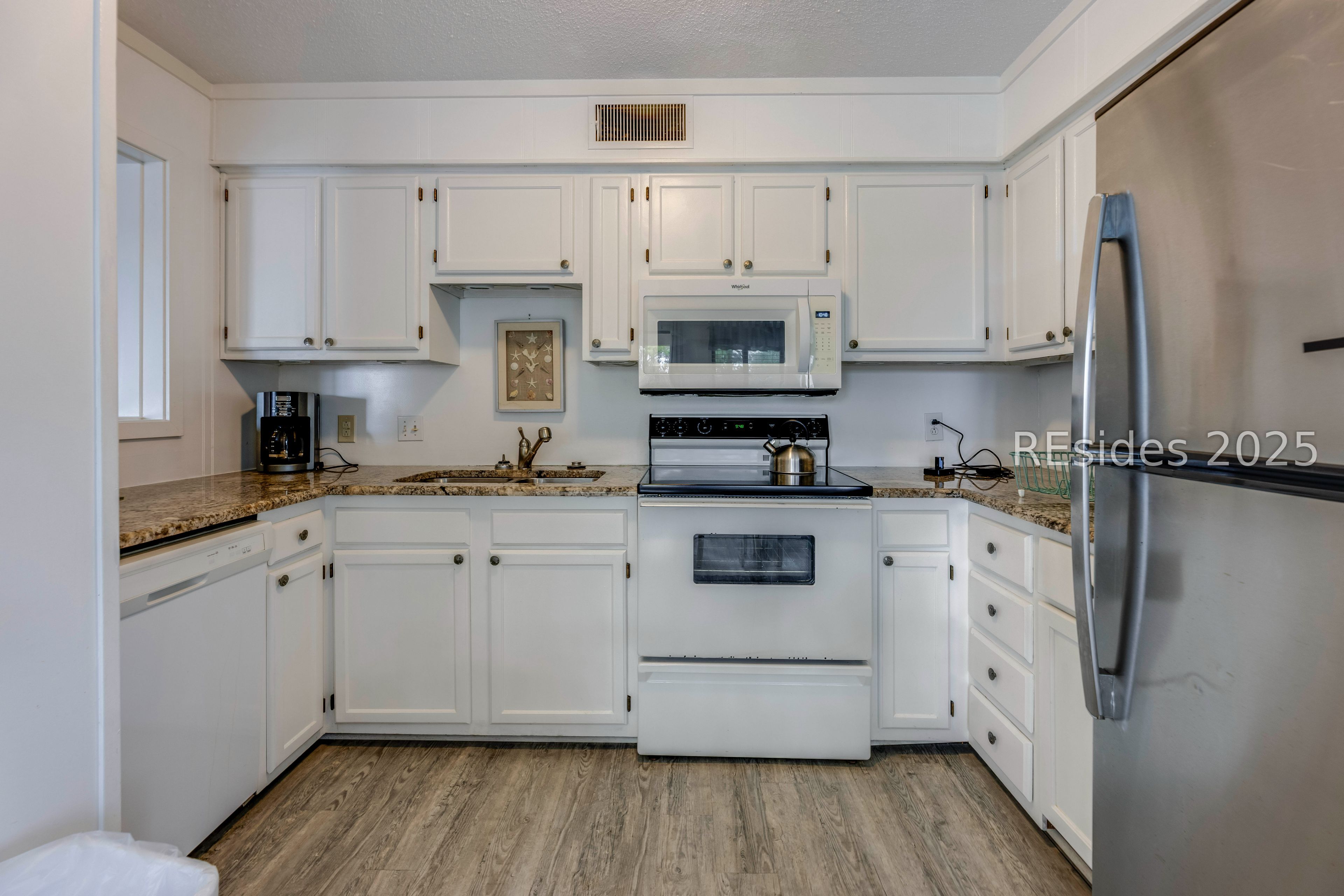 40 Folly Field Road, Unit 244 Hilton Head Island, SC 29928 - Photo 7 of 25 Kitchen.