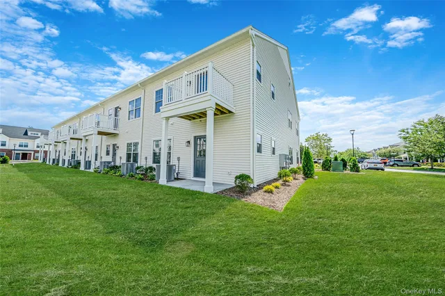 a view of front of house with yard