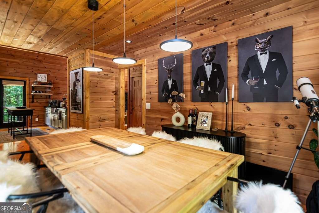 16 Toccoa Ridge Road, Unit 8 Mineral Bluff, GA 30559 - Photo 13 of 35 a room with a bed and a table