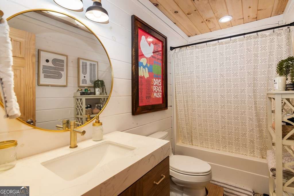 16 Toccoa Ridge Road, Unit 8 Mineral Bluff, GA 30559 - Photo 15 of 35 a bathroom with a sink a toilet and shower