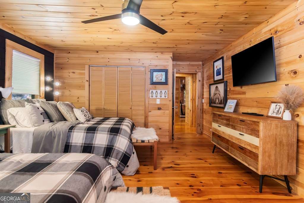 16 Toccoa Ridge Road, Unit 8 Mineral Bluff, GA 30559 - Photo 19 of 35 a bedroom with a bed and flat screen tv