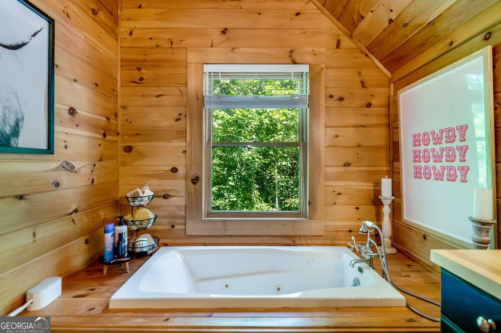 16 Toccoa Ridge Road, Unit 8 Mineral Bluff, GA 30559 - Photo 25 of 35 a bathroom with a tub and shower