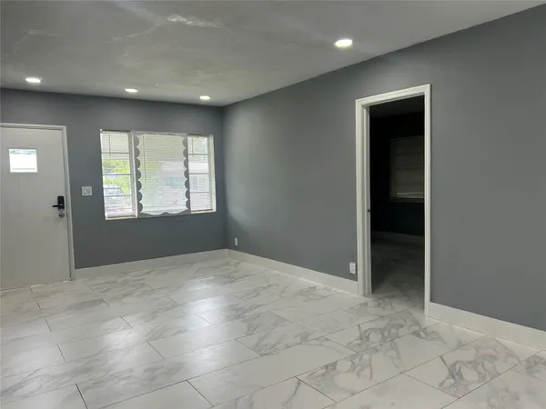 $2,600 | 2218 Roosevelt Street, Hollywood, FL 33020