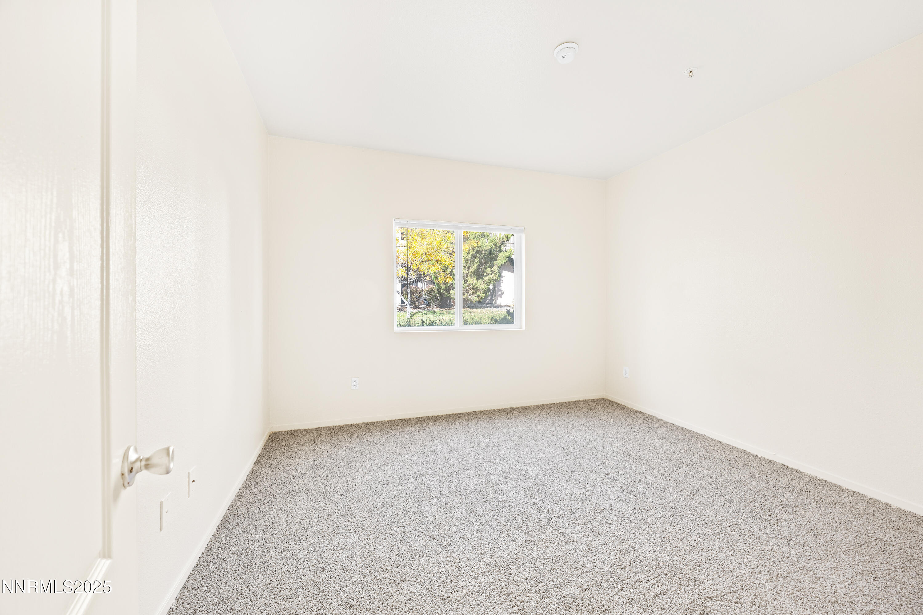 6850 Sharlands Avenue, Unit T1116 Reno, NV 89523 - Photo 15 of 26 an empty room with windows