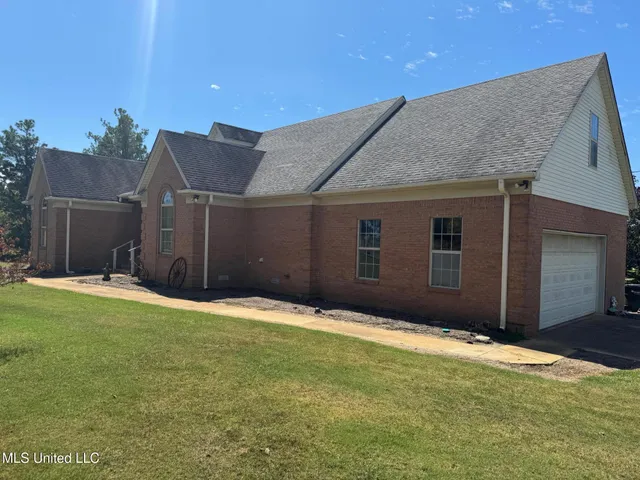 $375,000 | 3629 South Slayden Road, Lamar, MS 38642