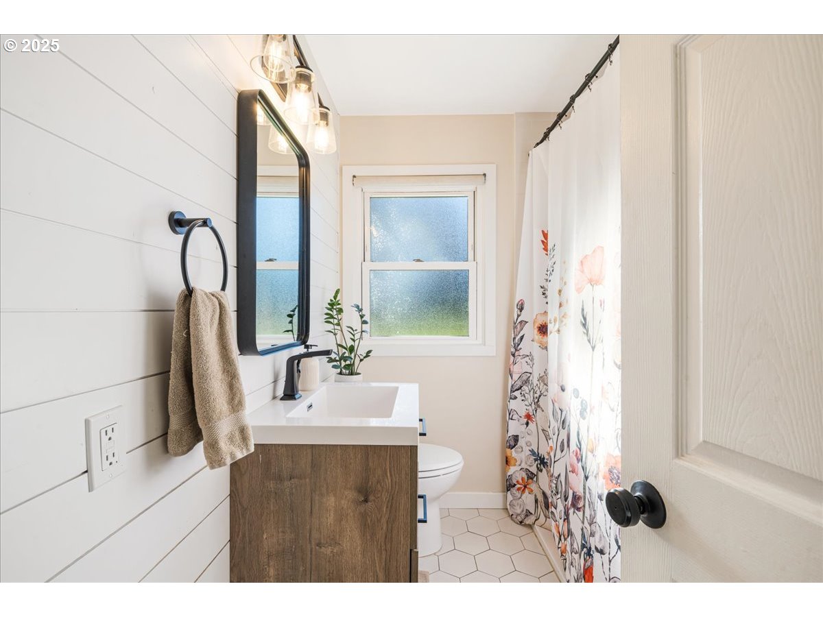 1200 Elm Lane Newberg, OR 97132 - Photo 17 of 32 a bathroom with a sink vanity and a mirror
