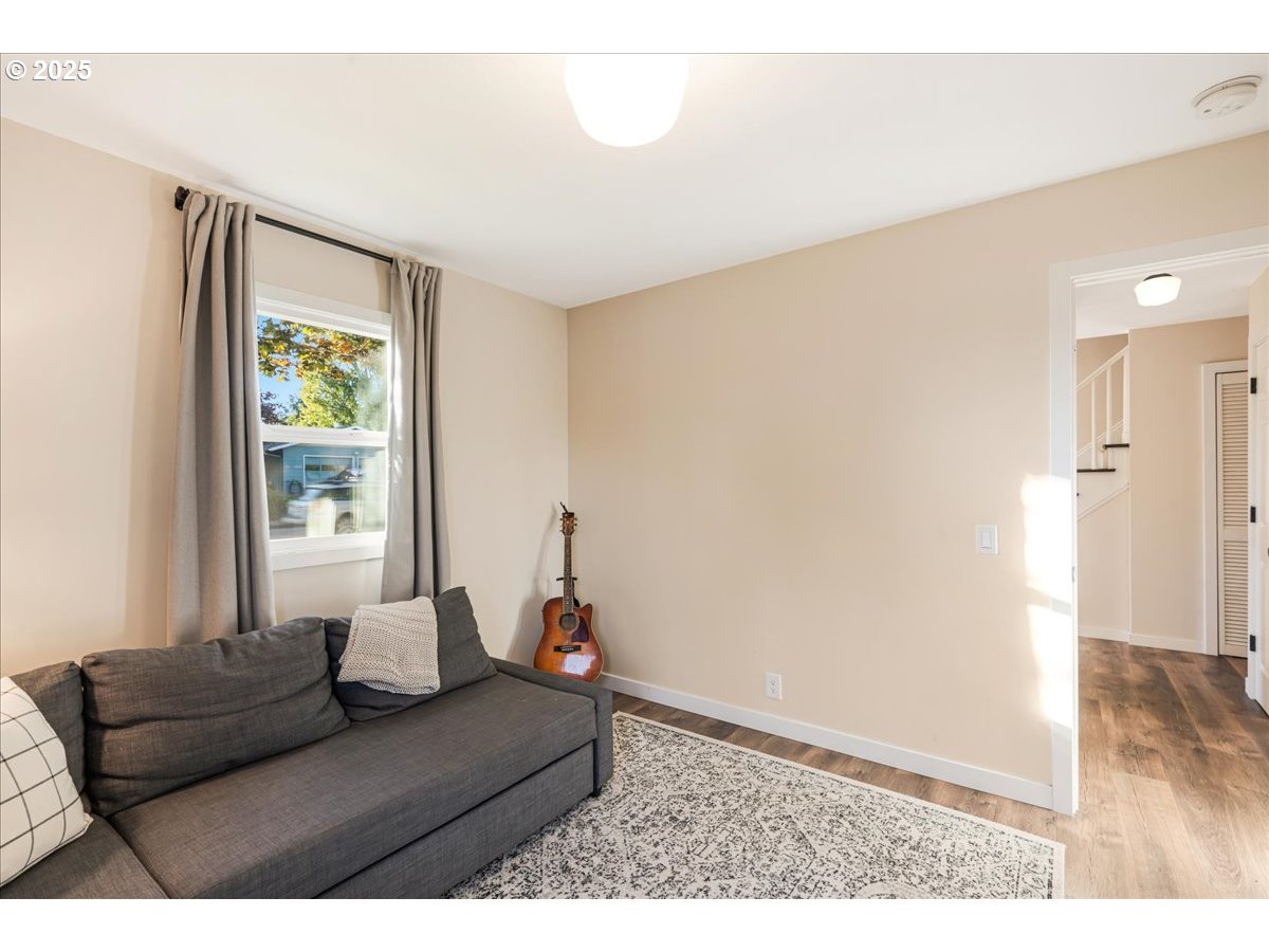 1200 Elm Lane Newberg, OR 97132 - Photo 21 of 32 a living room with furniture and a window