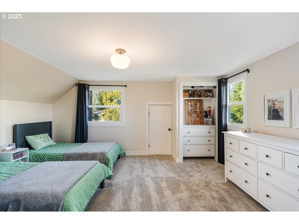 1200 Elm Lane Newberg, OR 97132 - Photo 24 of 32 a bedroom with furniture and window