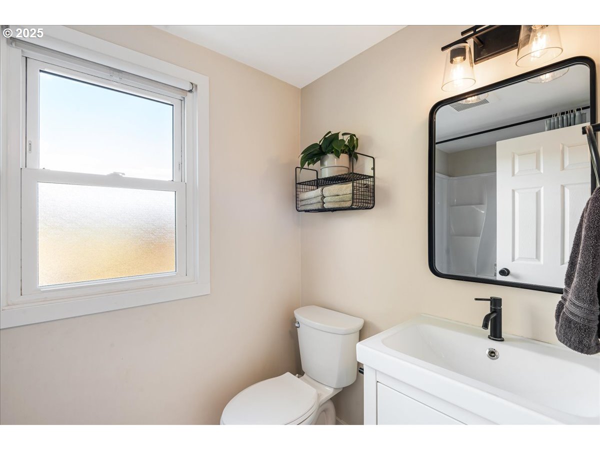 1200 Elm Lane Newberg, OR 97132 - Photo 26 of 32 a bathroom with a toilet sink and mirror