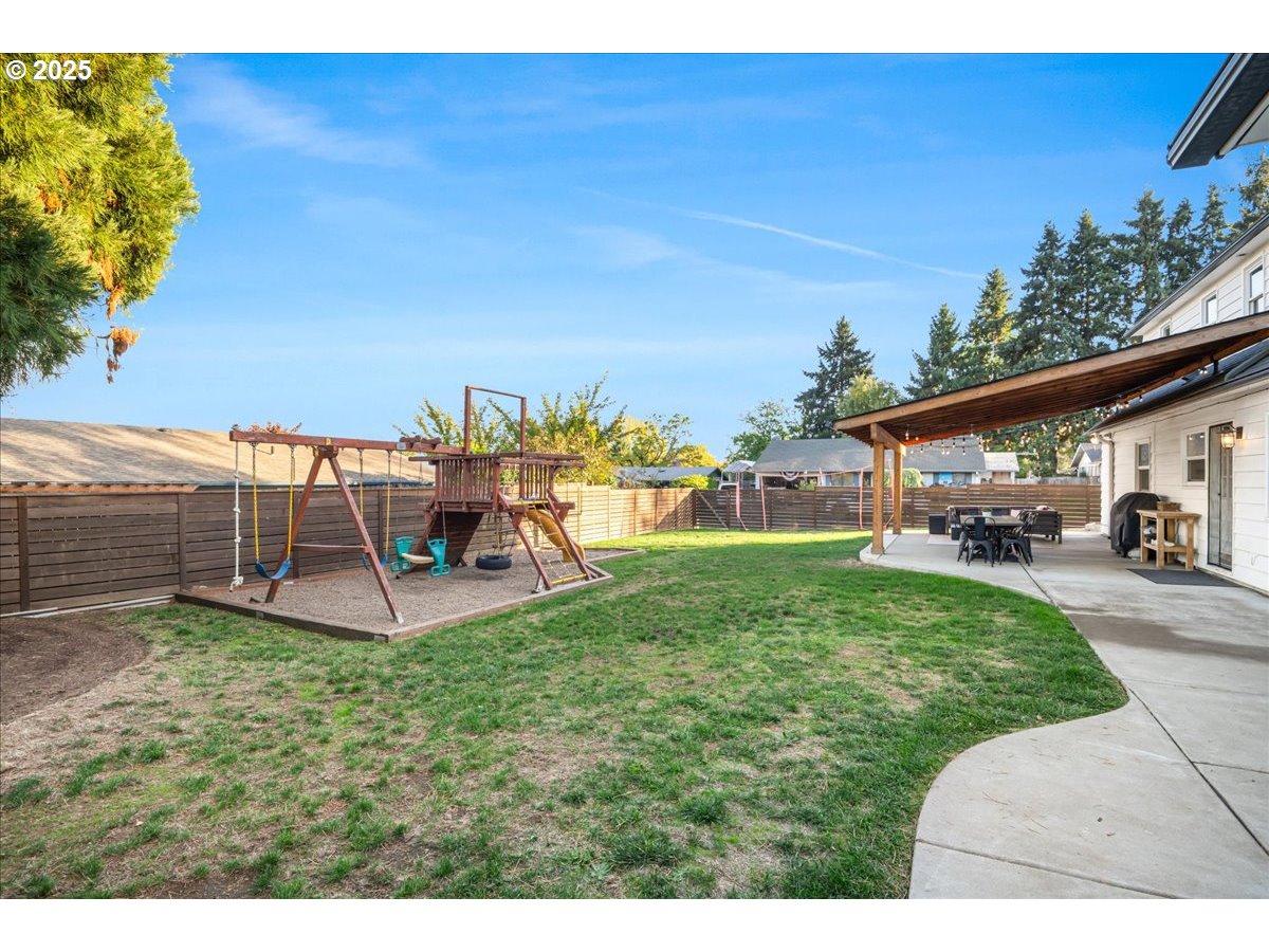 1200 Elm Lane Newberg, OR 97132 - Photo 29 of 32