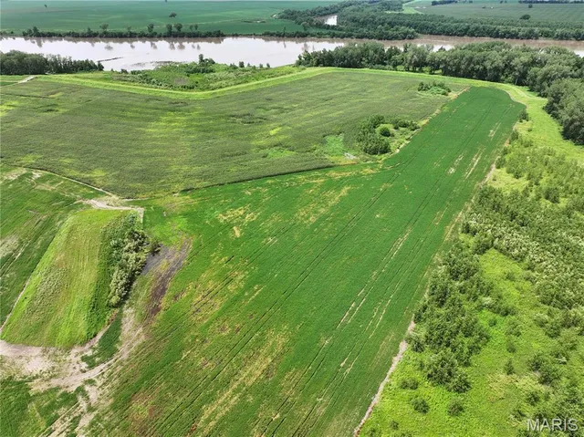 $925,275 | 102 County Road 102, Miami, MO 65344