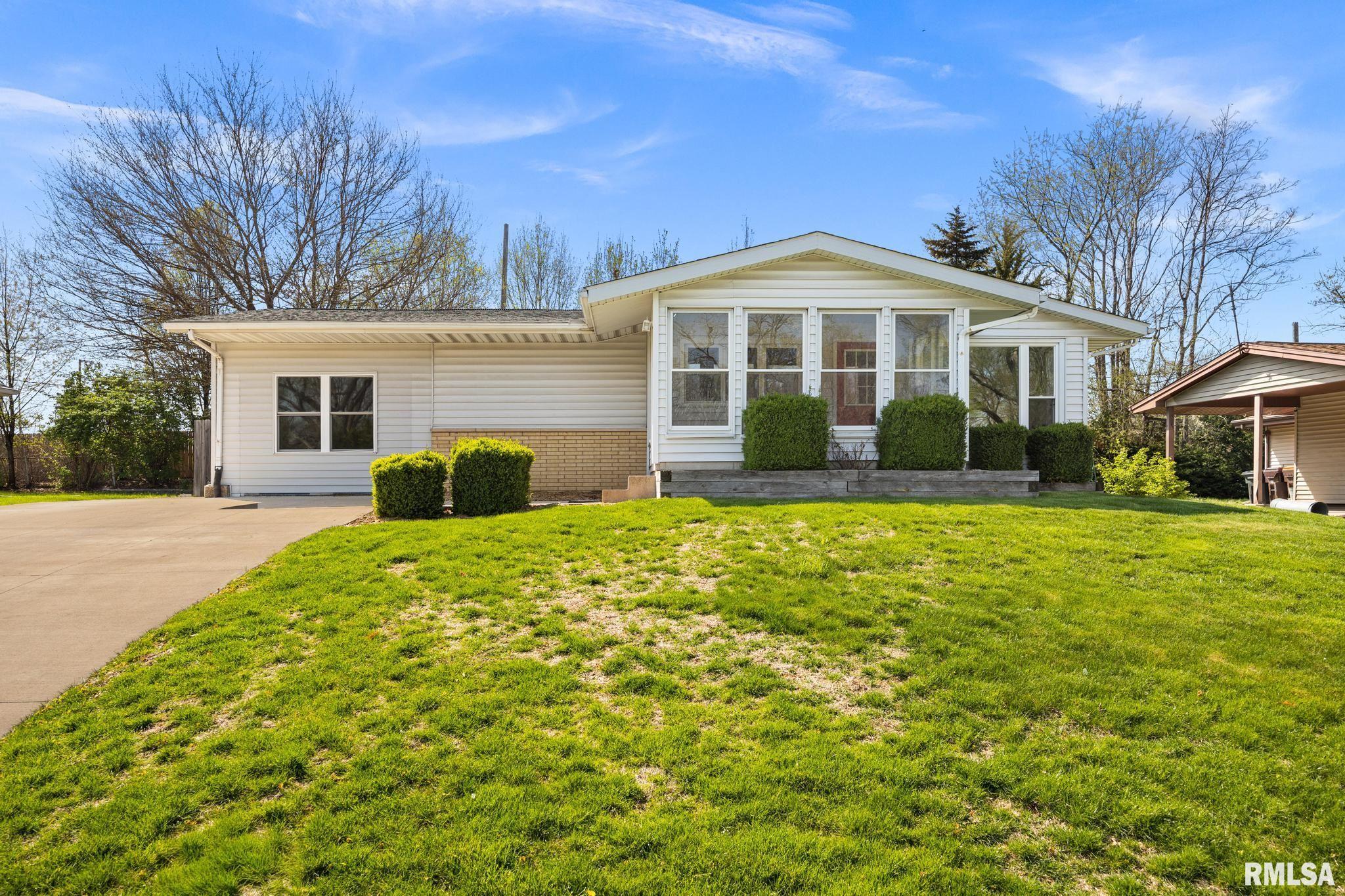 4913 North Ronald Road Peoria, IL 61614 - Photo 1 of 37 Gallery Image 1