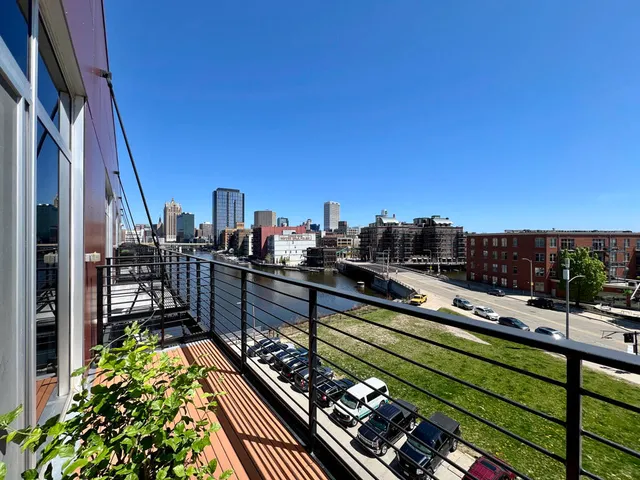 $339,900 | 106 West Seeboth Street, Unit 503, Milwaukee, WI 53204