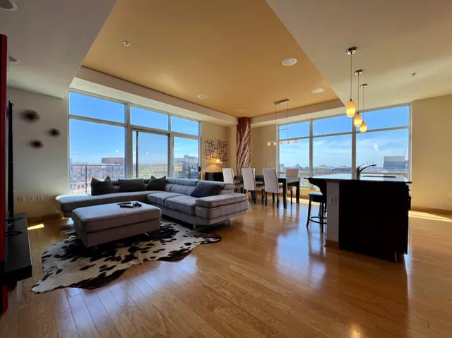 $329,900 | 106 West Seeboth Street, Unit 503, Milwaukee, WI 53204