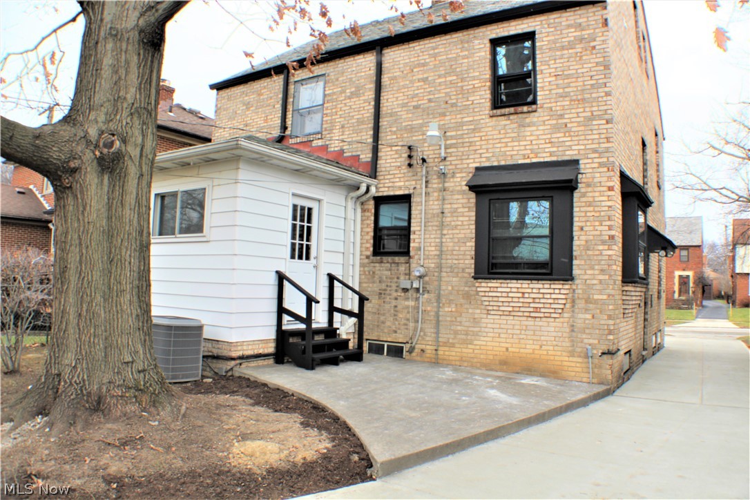 2436 Saybrook Road Cleveland, OH 44118 - Photo 28 of 32
