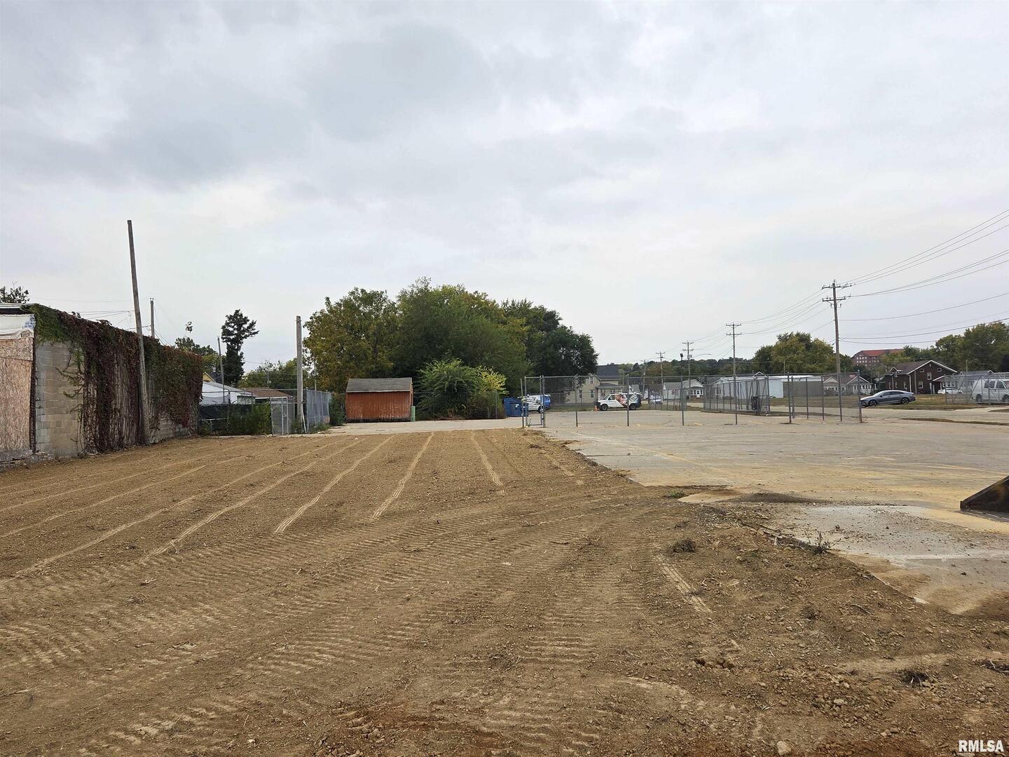 112 North 2nd Street Clinton, IA 52732 - Photo 2 of 5 a view of a lake with a big yard