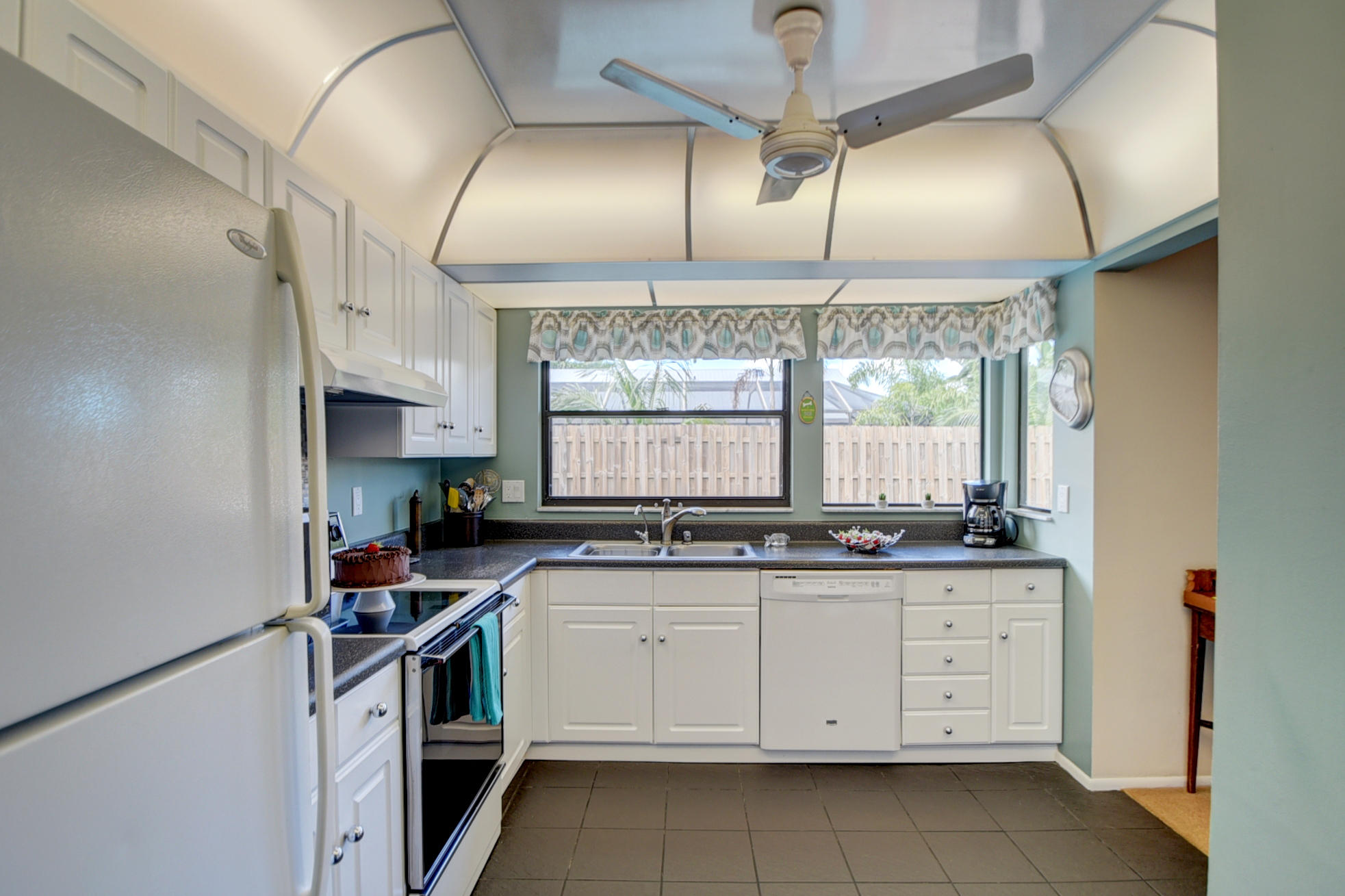 9524 Burlington Place Boca Raton, FL 33434 - Photo 19 of 42 Kitchen