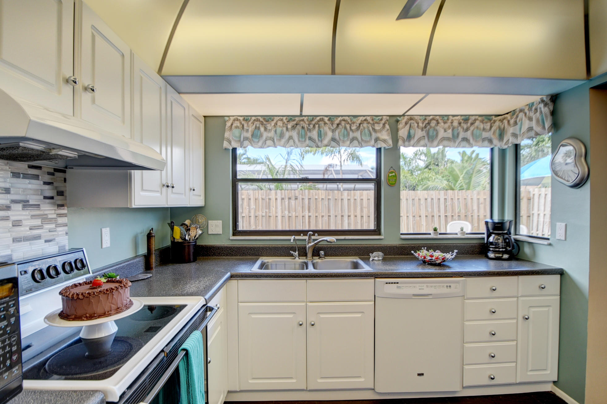 9524 Burlington Place Boca Raton, FL 33434 - Photo 20 of 42 Kitchen