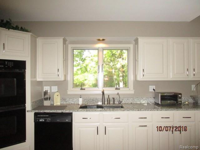 11080 Tipsico Lake Road Fenton, MI 48430 - Photo 20 of 41 IMG_3959.JPG