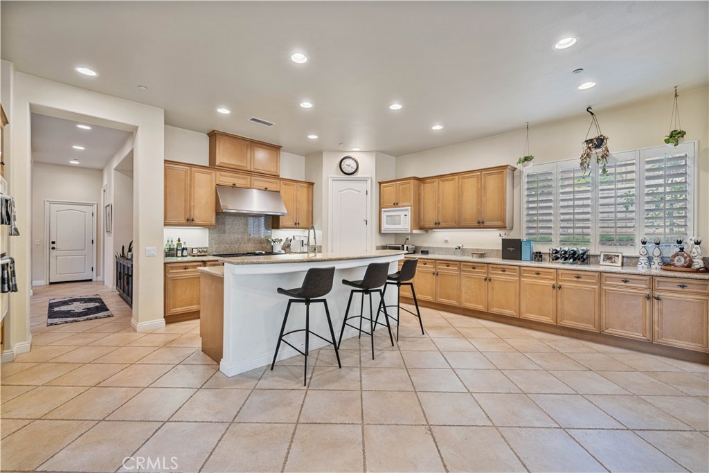 4959 Shady Trail Street Simi Valley, CA 93063 - Photo 11 of 40 a large kitchen with cabinets