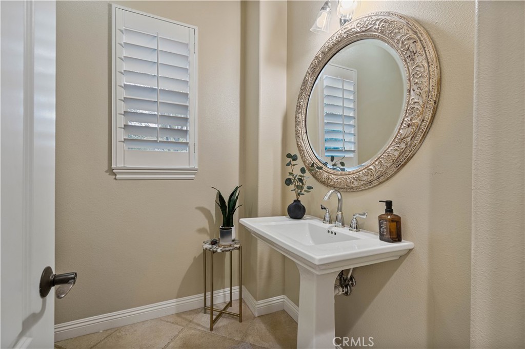 4959 Shady Trail Street Simi Valley, CA 93063 - Photo 16 of 40 a room with a sink and a mirror