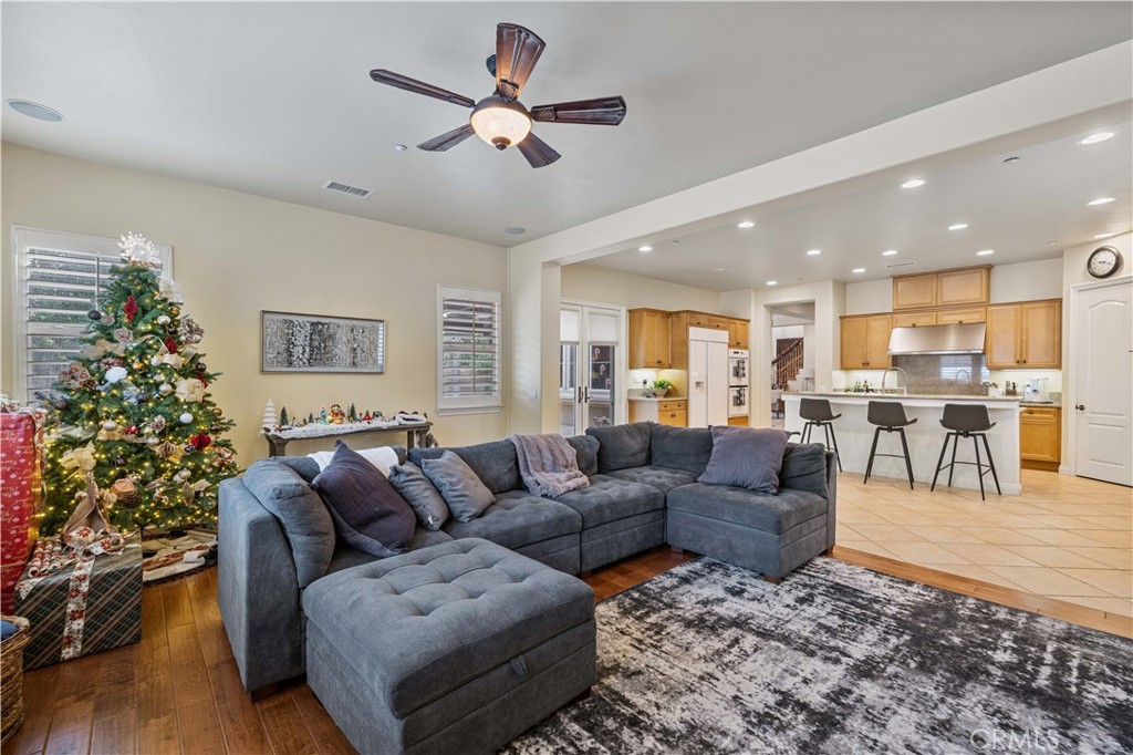 4959 Shady Trail Street Simi Valley, CA 93063 - Photo 8 of 40 a living room with furniture and a potted plant