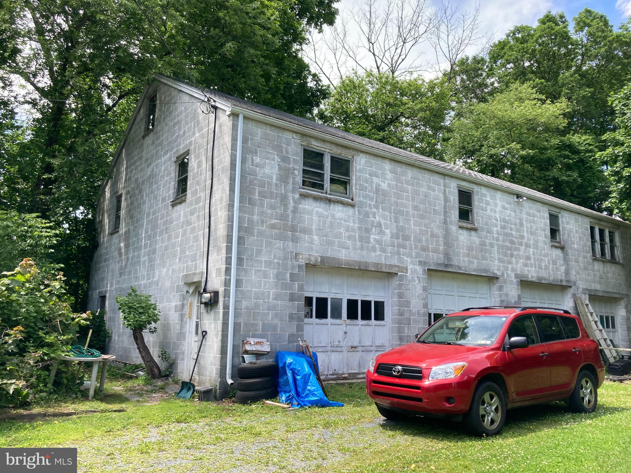 879 Huffs Church Road Alburtis, PA 18011 - Photo 5 of 20 Detached Garage