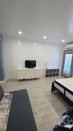 $1,950 | 761 Euclid Avenue, Unit 7, Miami Beach, FL 33139