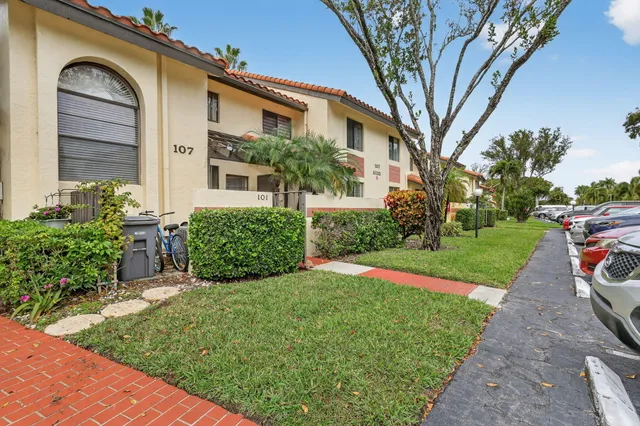 $270,000 | 10215 North Circle Lake Drive, Unit 101, Boynton Beach, FL 33437
