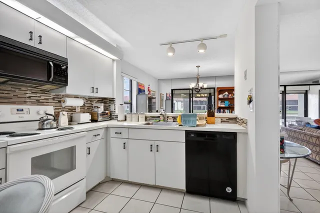 $270,000 | 10215 North Circle Lake Drive, Unit 101, Boynton Beach, FL 33437