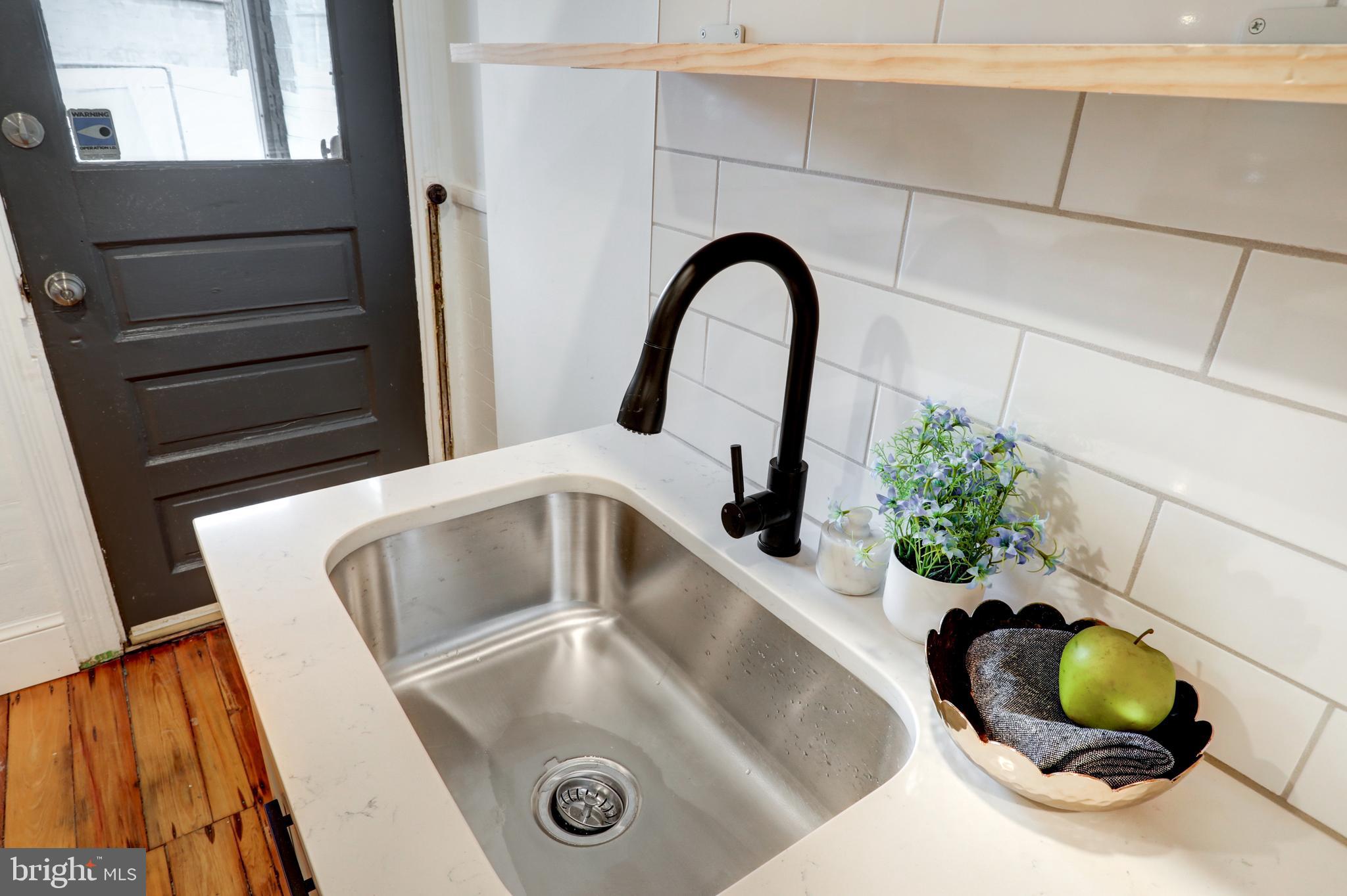 34 West New Street Lancaster, PA 17603 - Photo 12 of 31 a close view of sink