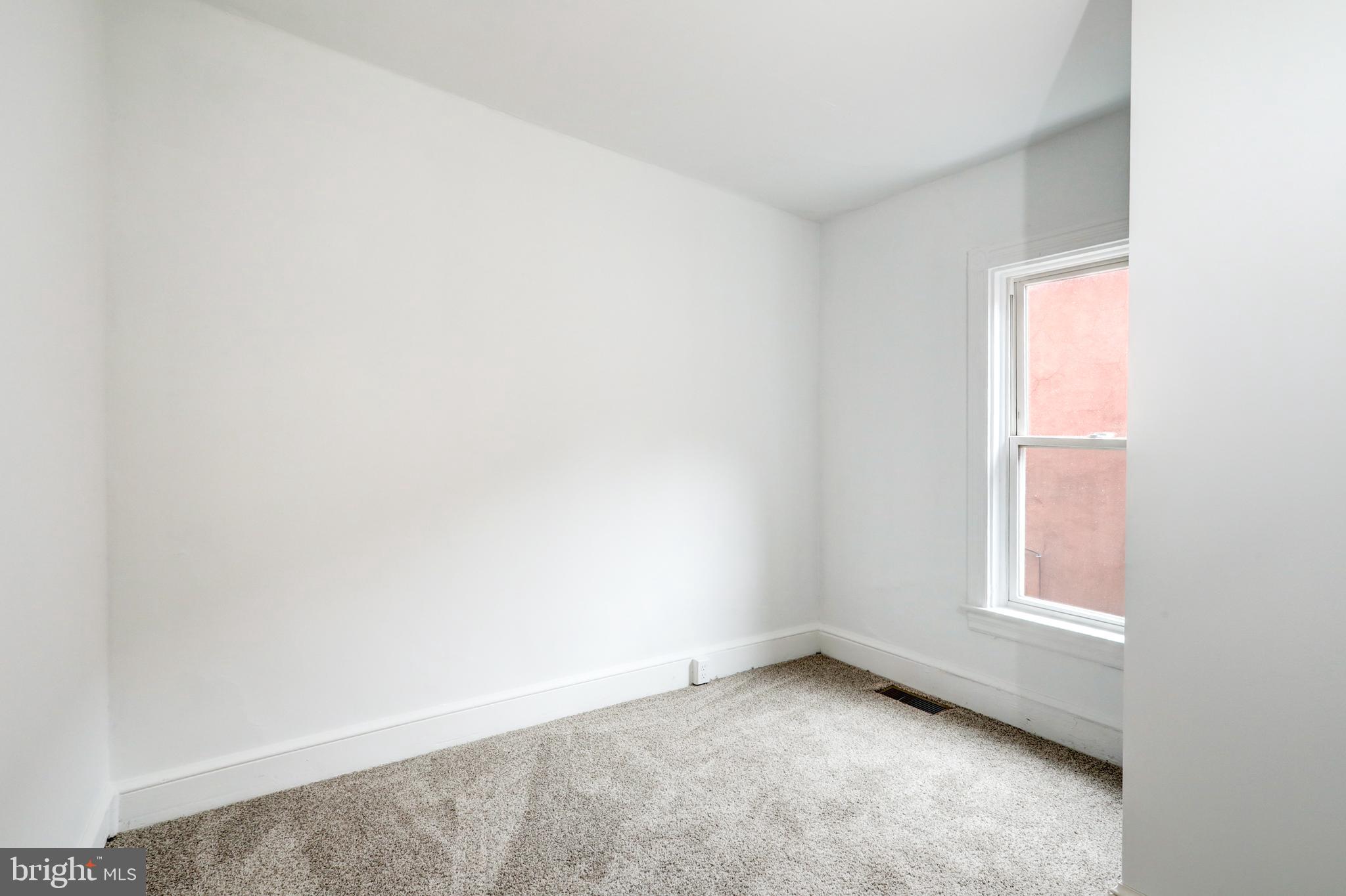 34 West New Street Lancaster, PA 17603 - Photo 20 of 31 an empty room with a window