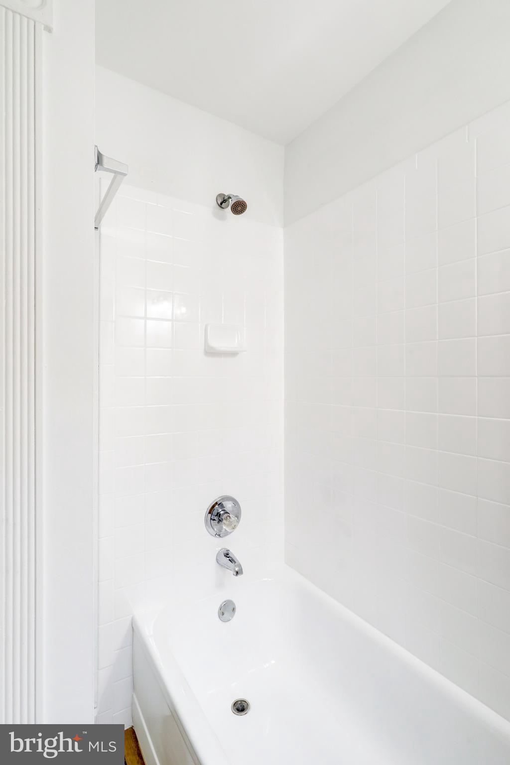 34 West New Street Lancaster, PA 17603 - Photo 25 of 31 a bathroom with a bathtub