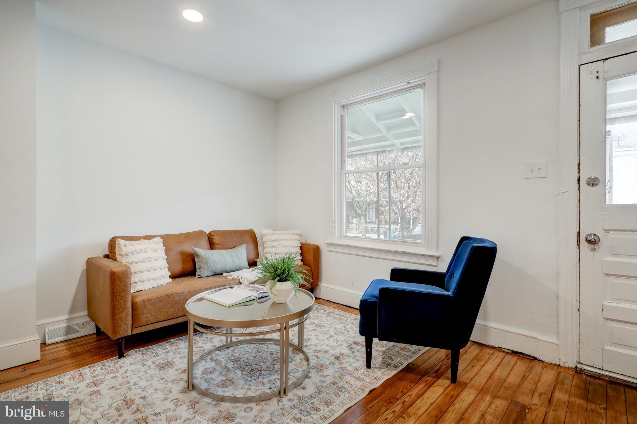 34 West New Street Lancaster, PA 17603 - Photo 5 of 31 a living room with furniture and a window