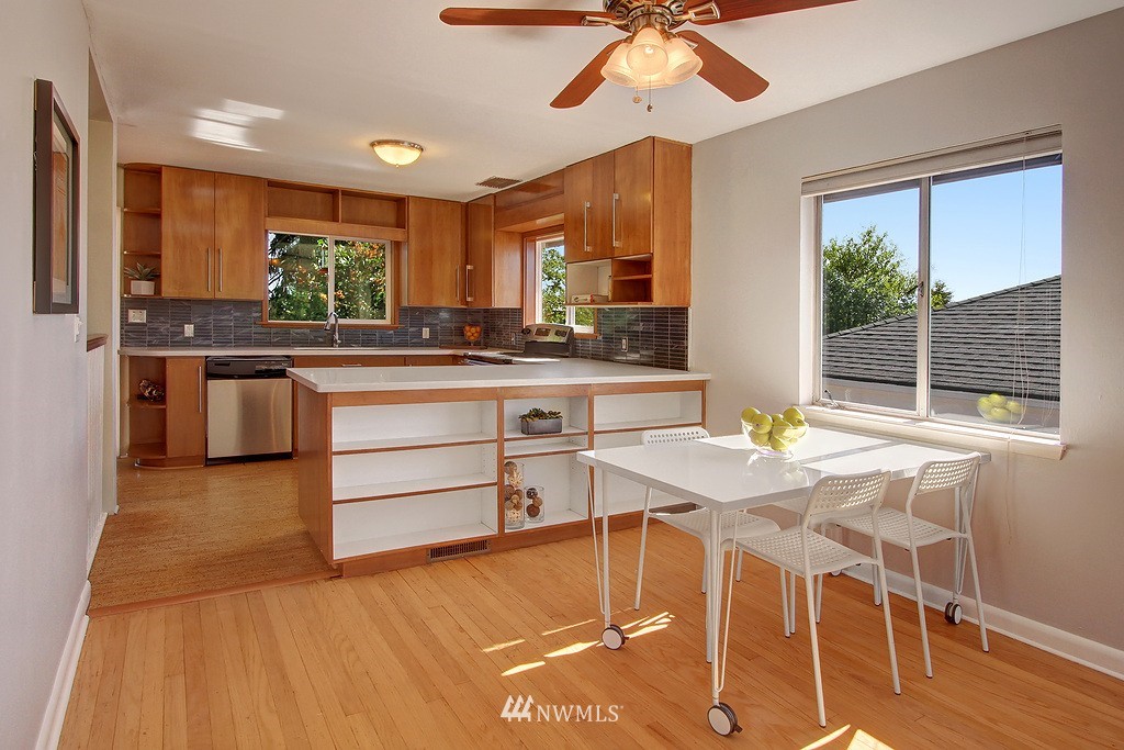 3729 Southwest Webster Street Seattle, WA 98126 - Photo 4 of 18 Gallery Image 4
