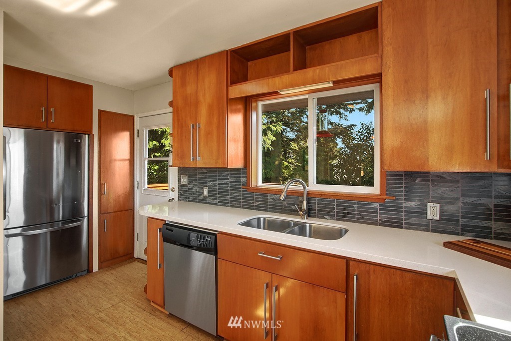 3729 Southwest Webster Street Seattle, WA 98126 - Photo 6 of 18 Gallery Image 6