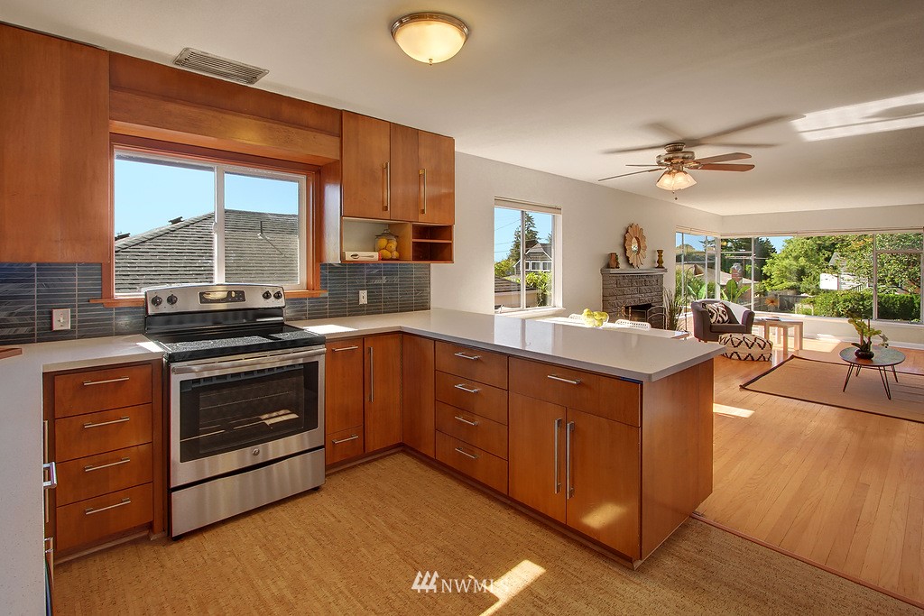 3729 Southwest Webster Street Seattle, WA 98126 - Photo 7 of 18 Gallery Image 7