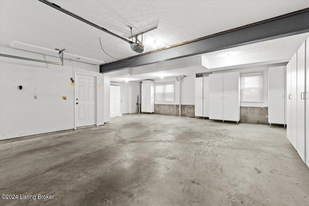 821 Foxgate Road Louisville, KY 40223 - Photo 37 of 41 39-821 Foxgate Rd-39