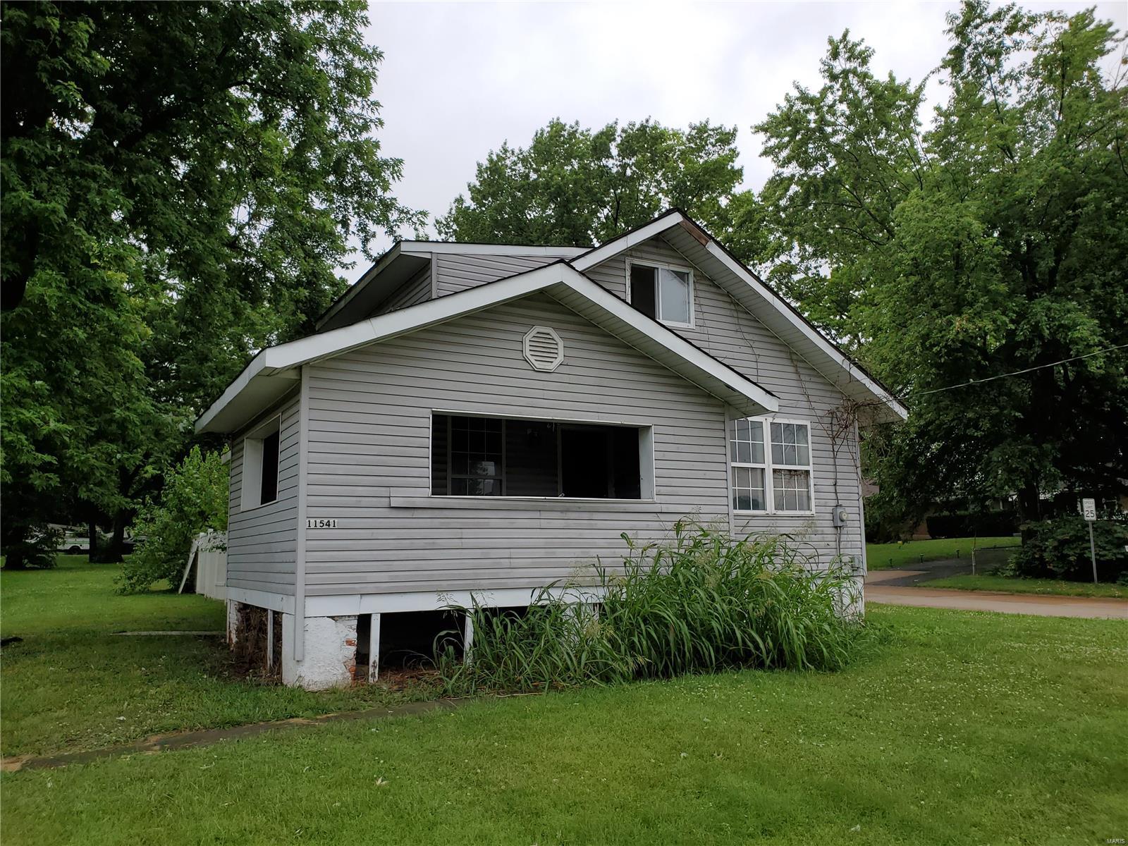 11541 Larimore Road St. Louis, MO 63138 - Photo 1 of 19