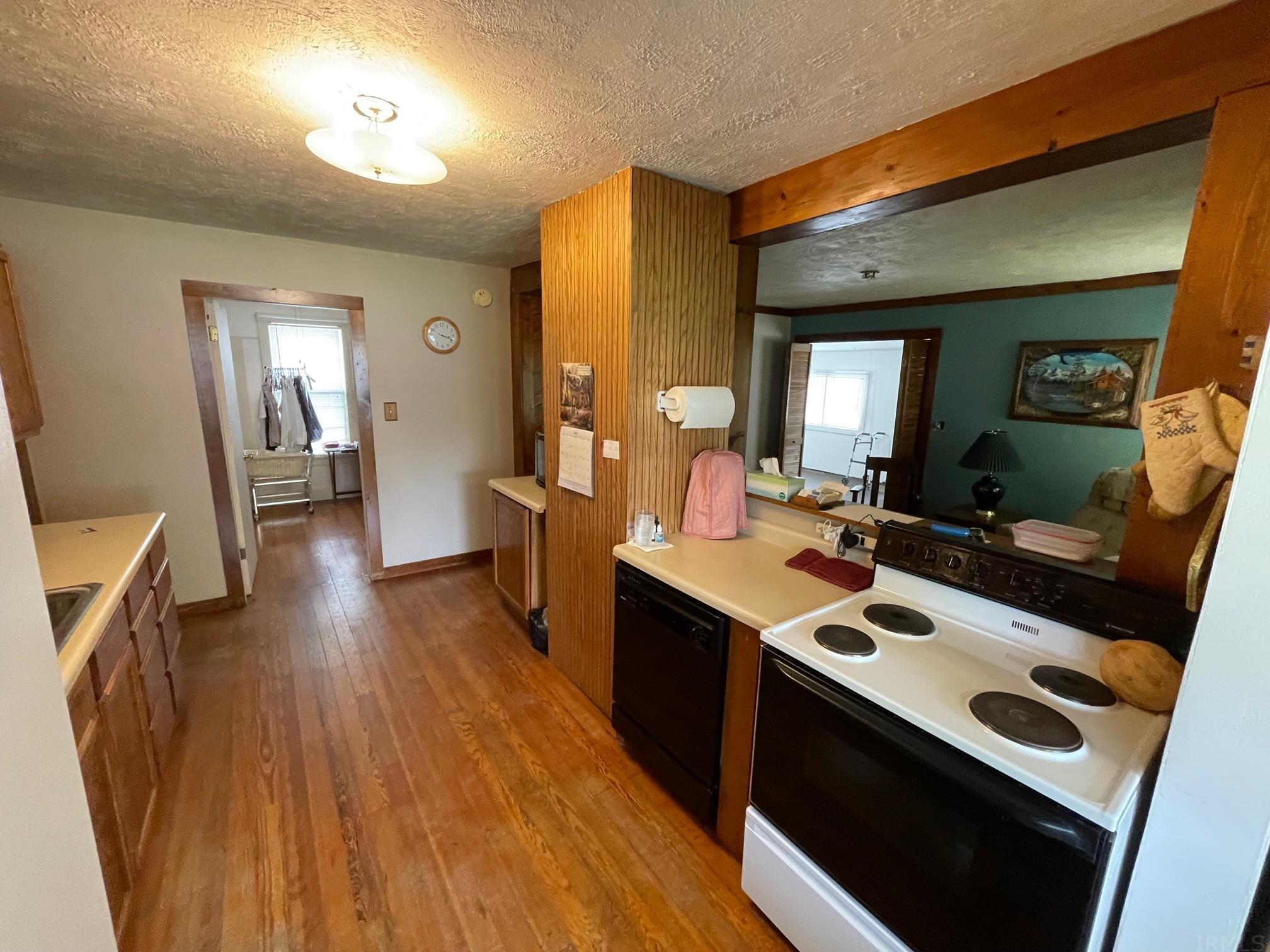 2537 Wolfs Point Drive Rochester, IN 46975 - Photo 5 of 13