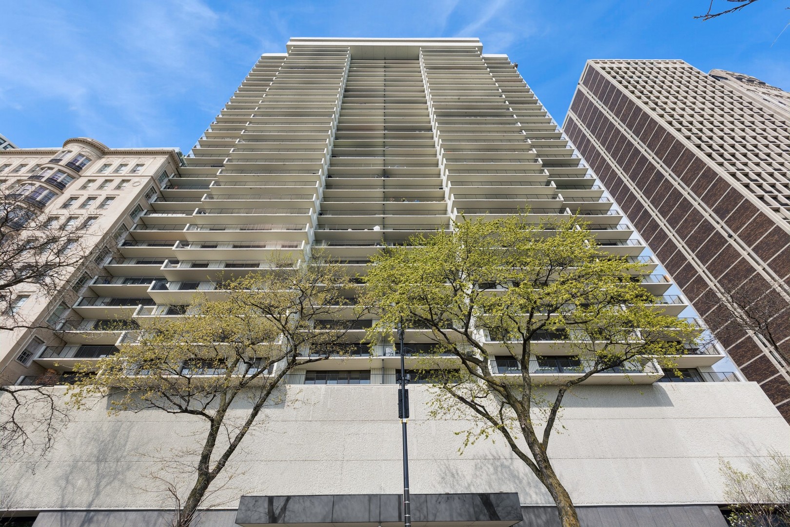 1212 North Lake Shore Drive, Unit 16BS Chicago, IL 60610 - Photo 2 of 26 a front view of a building
