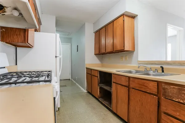 $1,395 | 6801 Stonleigh Place, Unit B, Austin, TX 78744