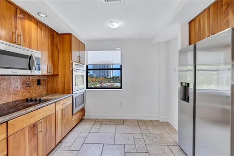 $839,000 | 401 Poinciana Island Drive, Unit 1225, Sunny Isles Beach, FL 33160