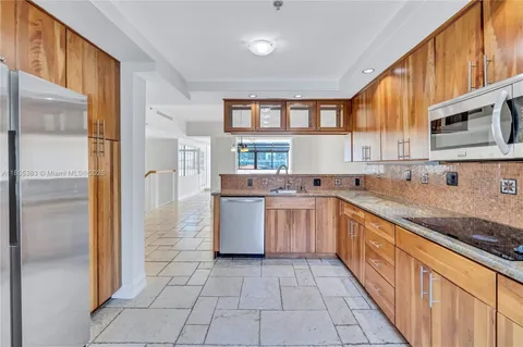 $839,000 | 401 Poinciana Island Drive, Unit 1225, Sunny Isles Beach, FL 33160