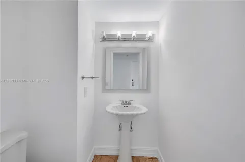 $839,000 | 401 Poinciana Island Drive, Unit 1225, Sunny Isles Beach, FL 33160