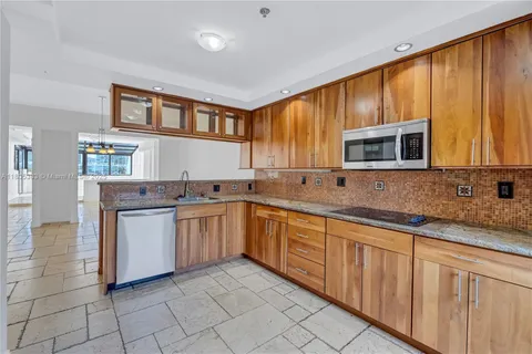 $839,000 | 401 Poinciana Island Drive, Unit 1225, Sunny Isles Beach, FL 33160