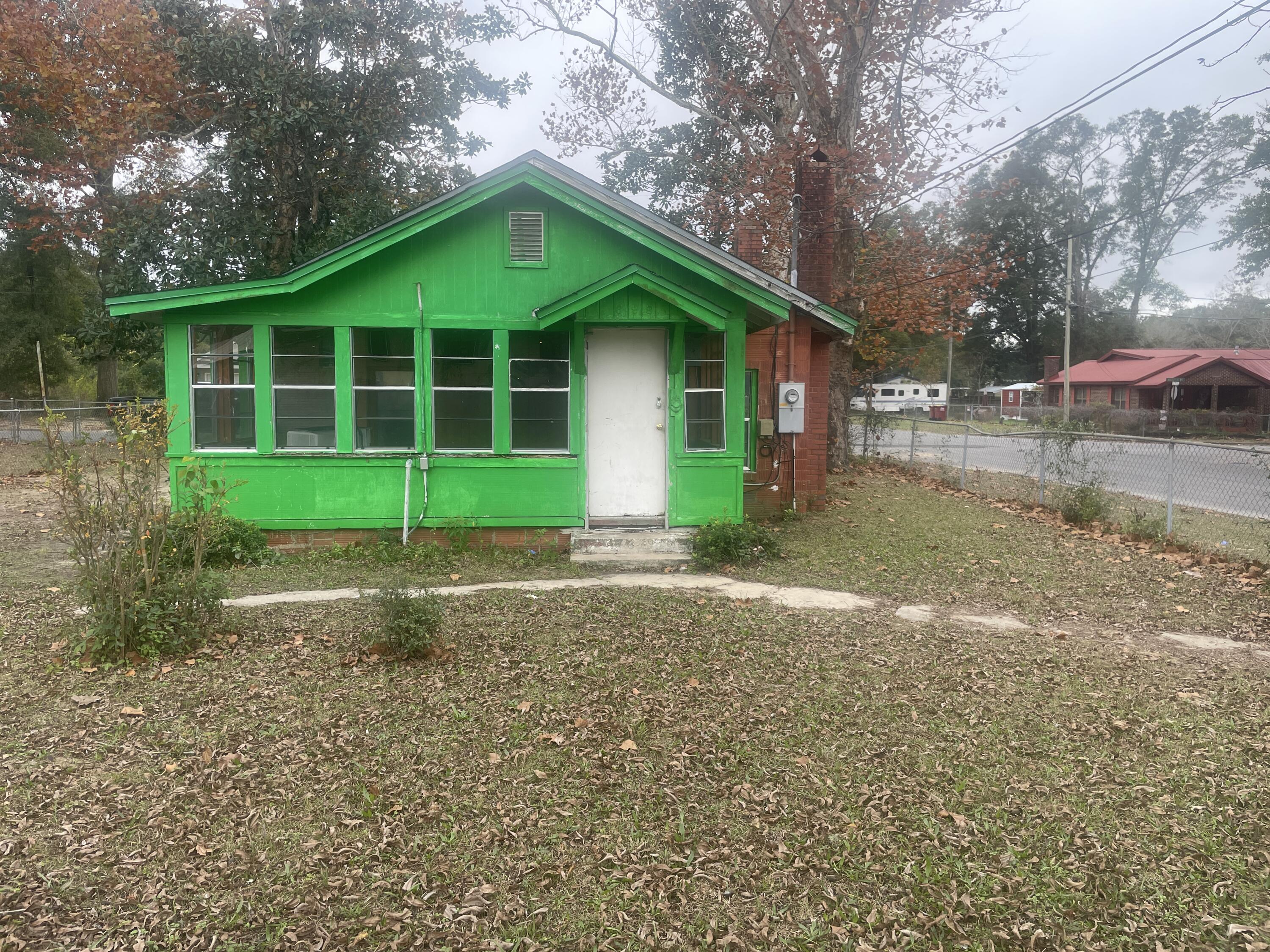 698 West Walnut Avenue Crestview, FL 32536 - Photo 2 of 5 Back porch