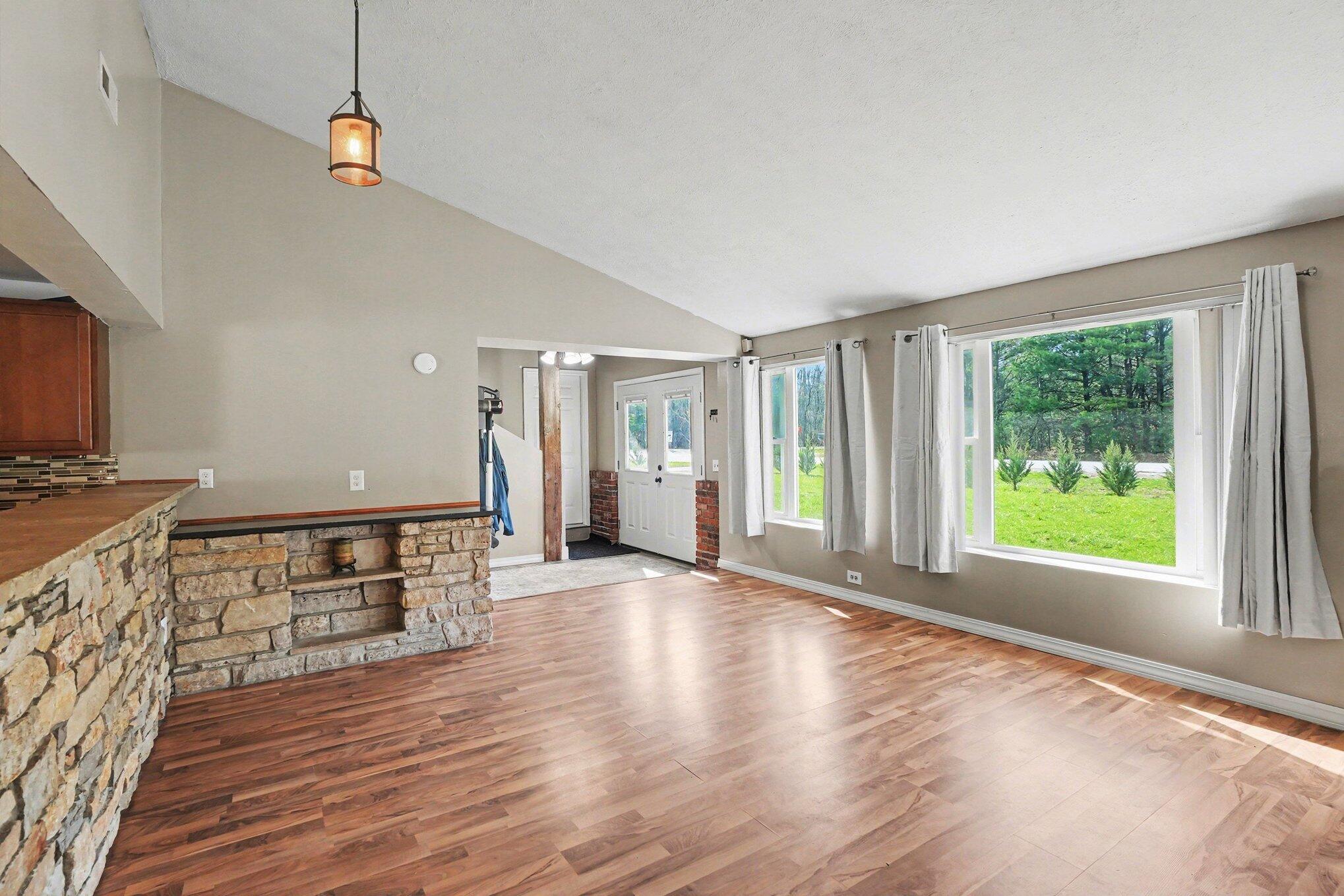 184 East Tyler Road Muskegon, MI 49445 - Photo 2 of 27 006_file_4855