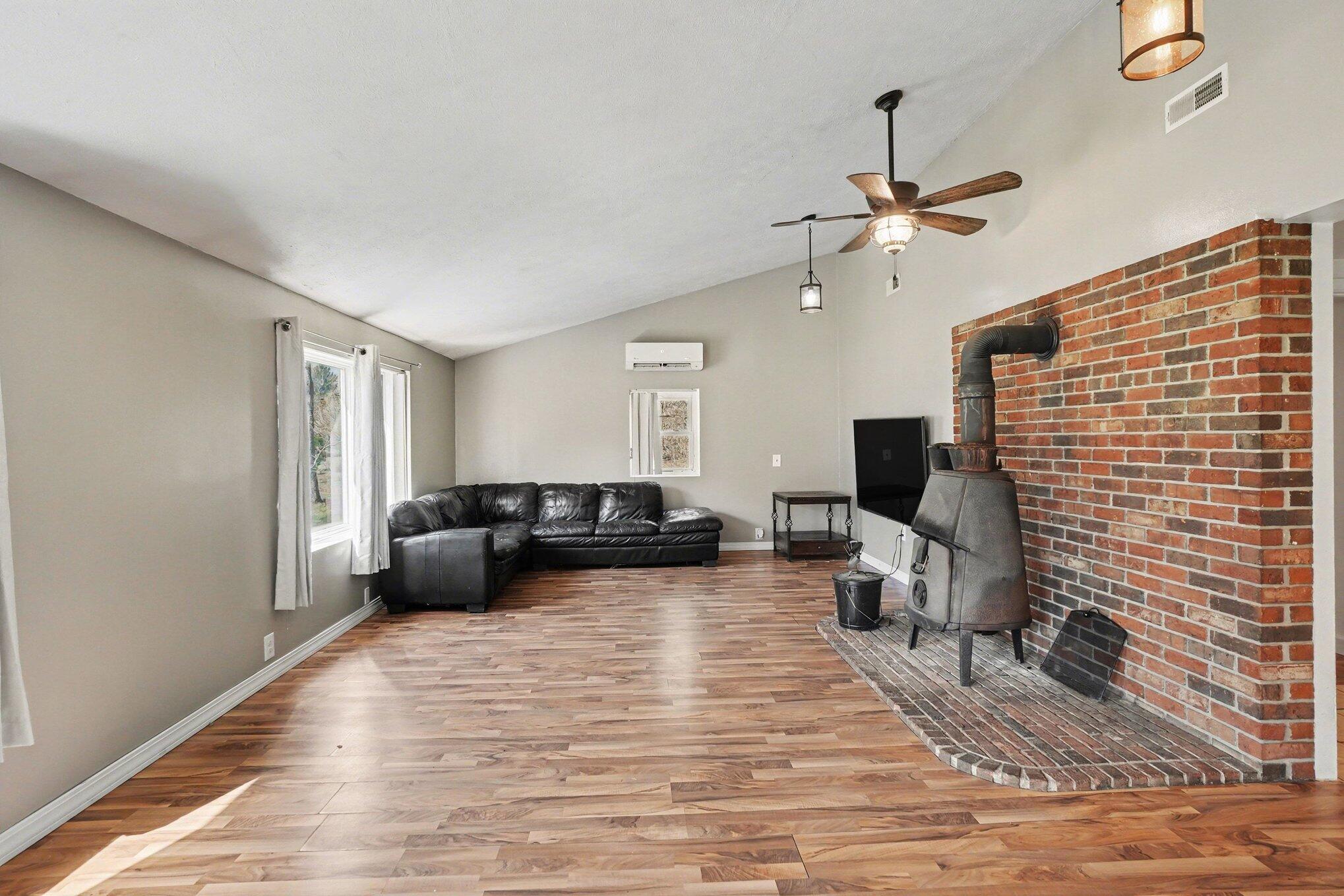184 East Tyler Road Muskegon, MI 49445 - Photo 3 of 27 007_file_4565